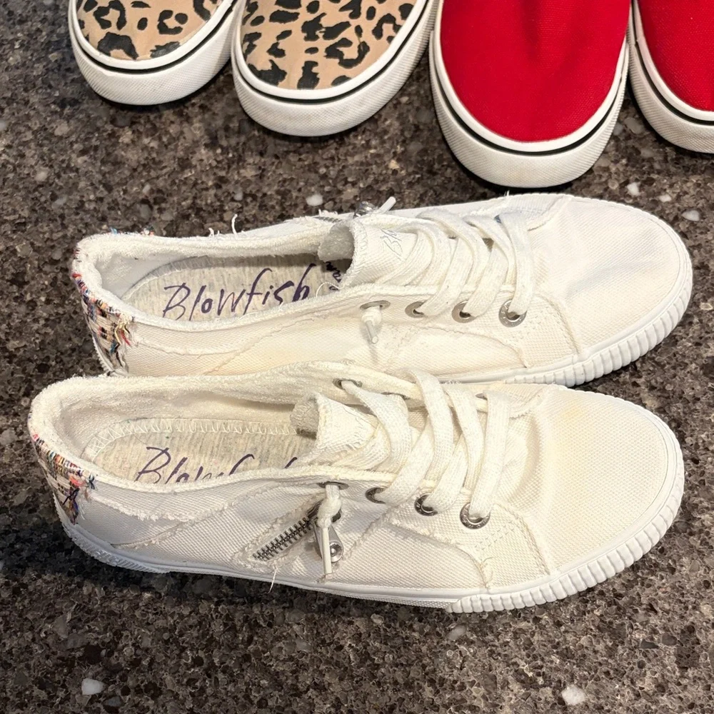 Lot 3 pairs slide-ons, including Blowfish, all size 8 - Picture 2 of 5